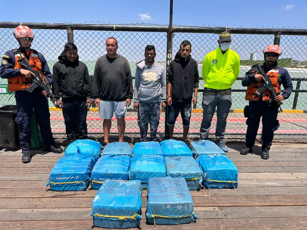Incautan 297 kilogramos de clorhidrato de cocaína con destino a Países bajos. //FOTO: ARMADA DE COLOMBIA.