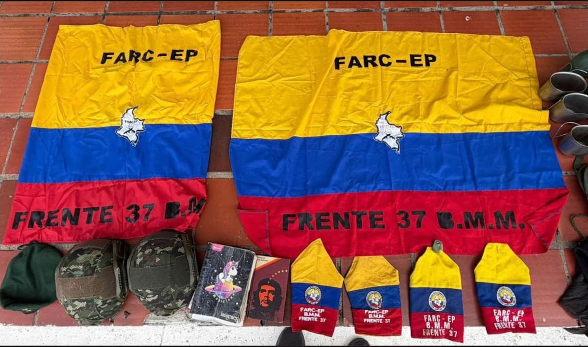 Incautan fusil, explosivos y 921 cartuchos en operativo contra las disidencias de las Farc.