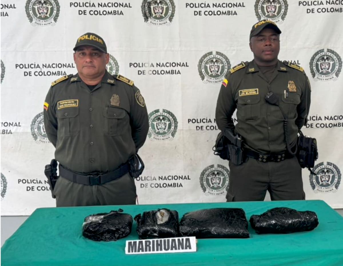 El alucinógeno incautado en la vía entre Barranquilla y Santa Marta, fue dejado a disposición de la autoridad competente.//Cortesía Policía Mebar.
