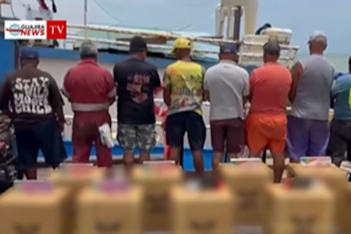 Incautan millonaria carga de cigarrillos de contrabando en una lancha: hay 9 capturados