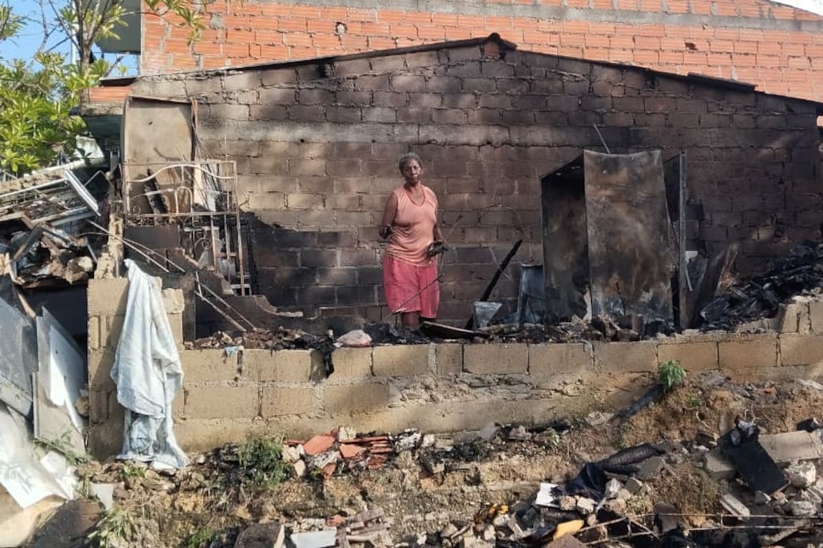 “Quedé en la calle otra vez”: incendio acabó con la casa de Luz Blandón en 9 de Abril