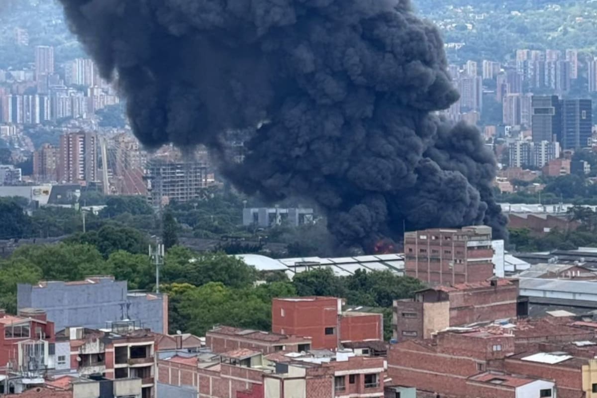 Incendio de gran magnitud en Itagüí genera alerta en el Valle de Aburrá