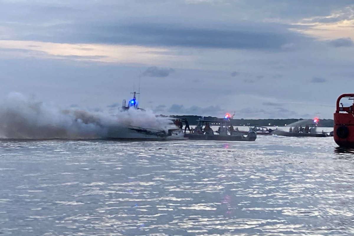 (Video) Así controlaron incendio en barco estadounidense en Bahía de Cartagena