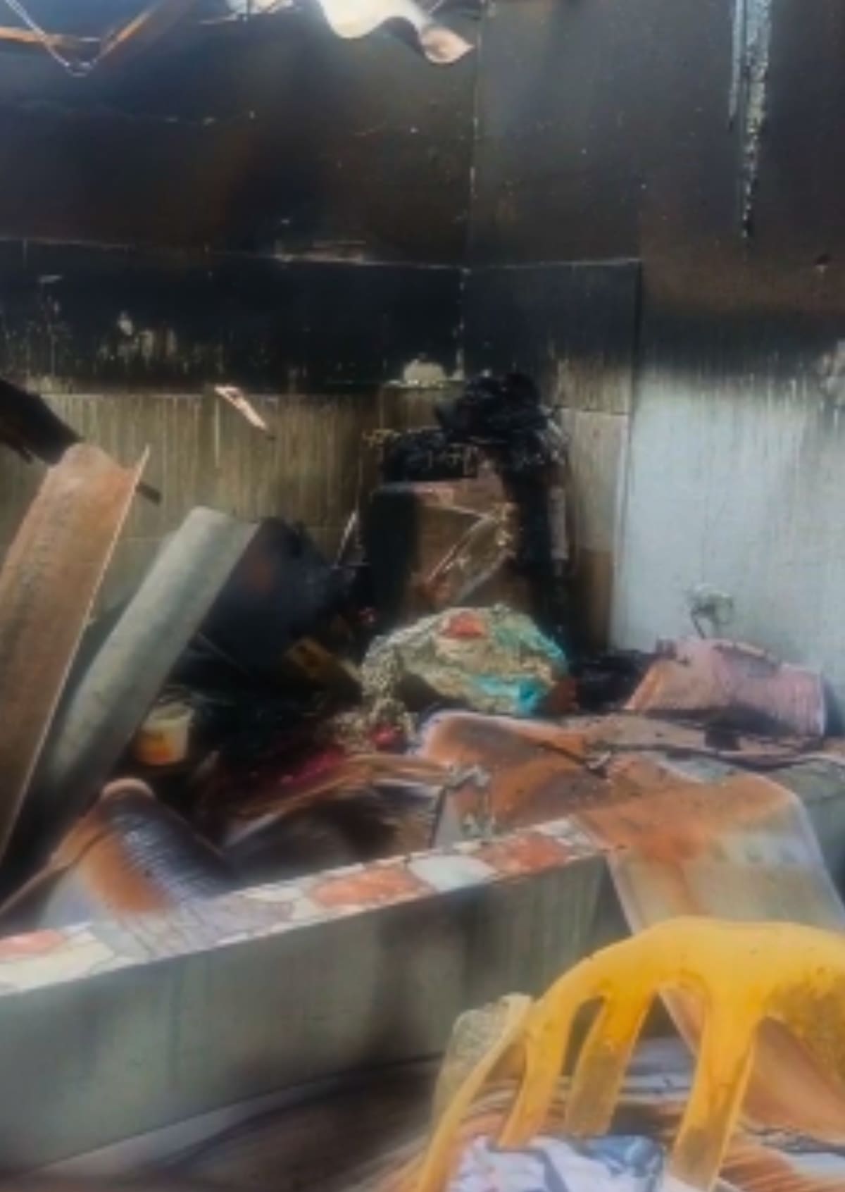 Incendio destruyó una vivienda en San Fernando. // Foto: cortesía - comunidad