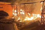 Video: pánico en Albornoz por incendio que arrasó con 3 viviendas; lo perdieron todo