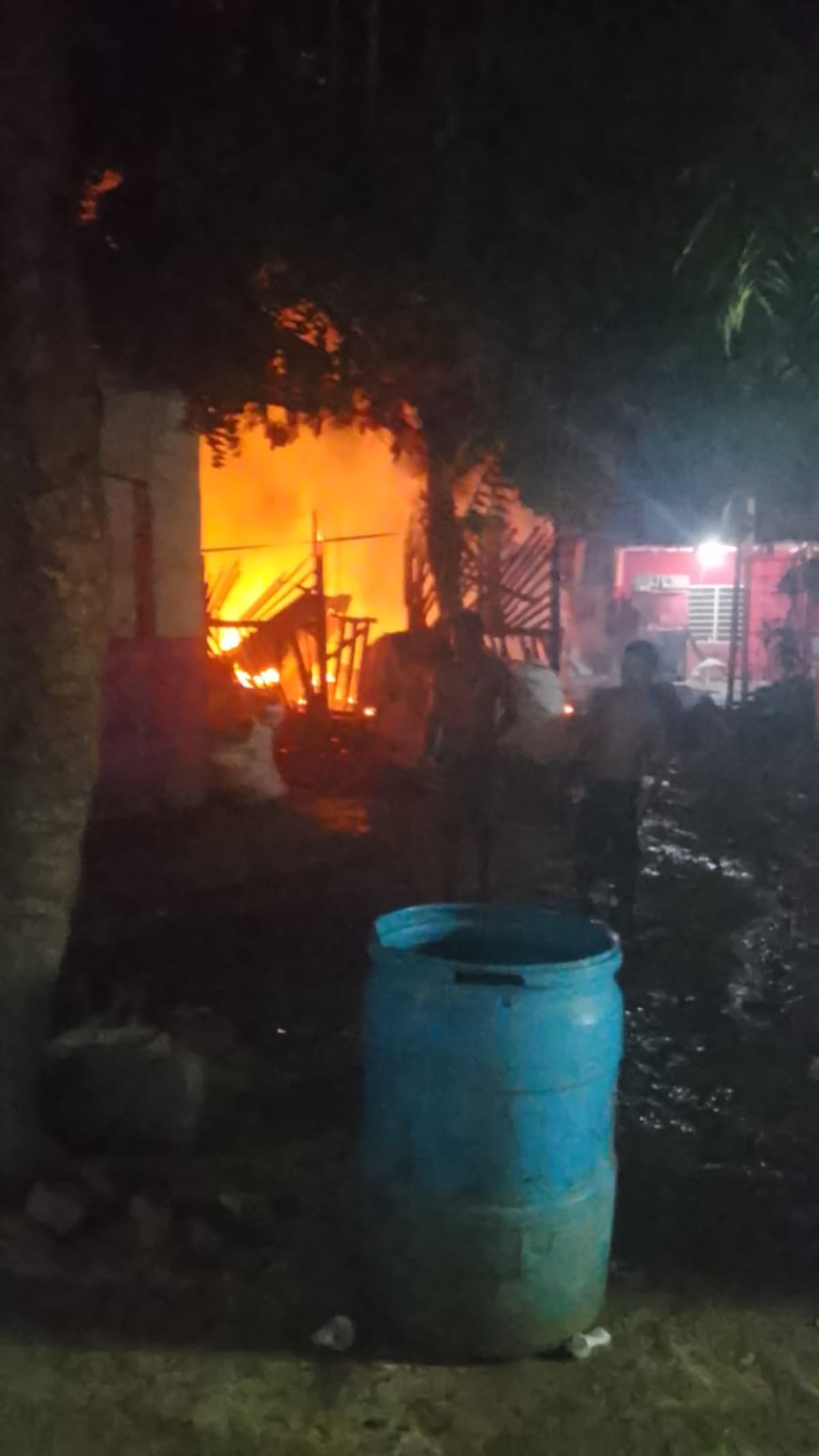 Los restos de las viviendas evidencian las pérdidas materiales que dejó la emergencia en Albornoz. //FOTO: CORTESÍA.