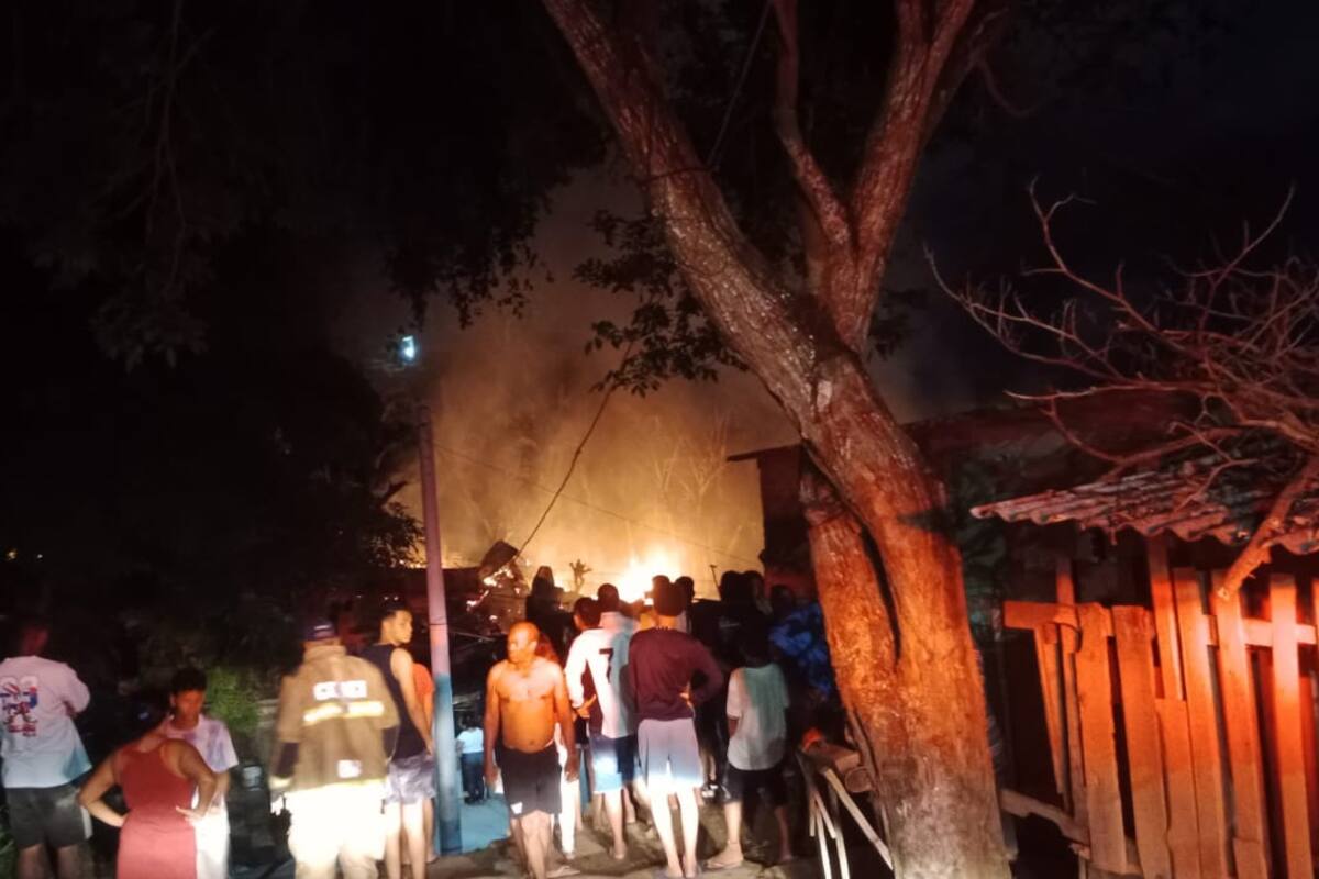 Incendió arrasó con 5 casas en el barrio 3 de Junio: hay un lesionado