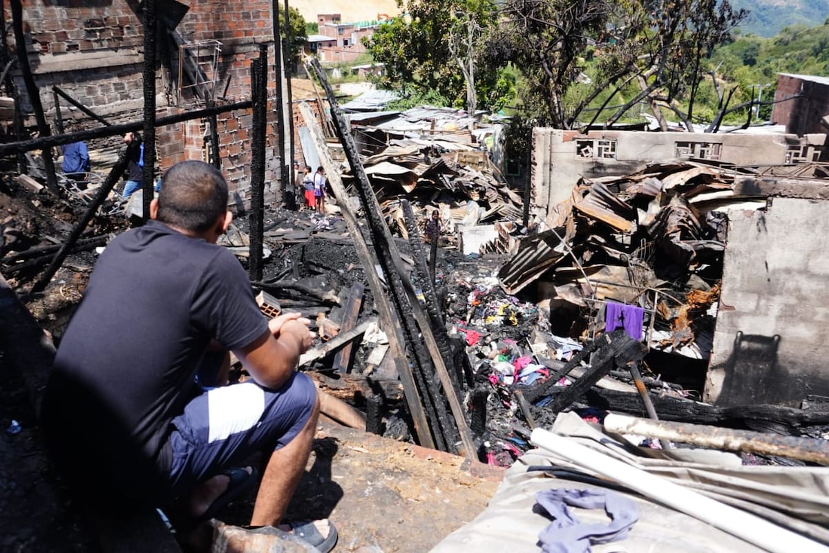 Fuerte incendio destruyó 15 casas: “Nos estábamos quemando”