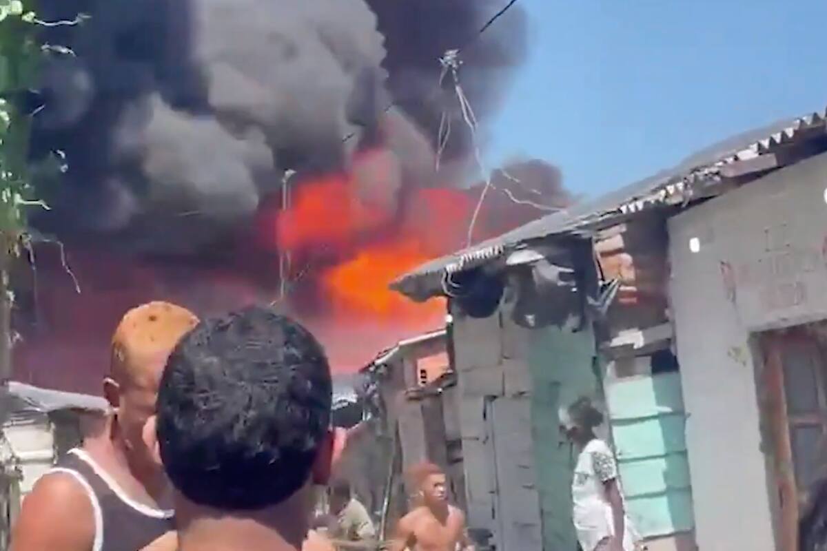 Voraz incendio consume 15 viviendas en el barrio La Bendición de Dios