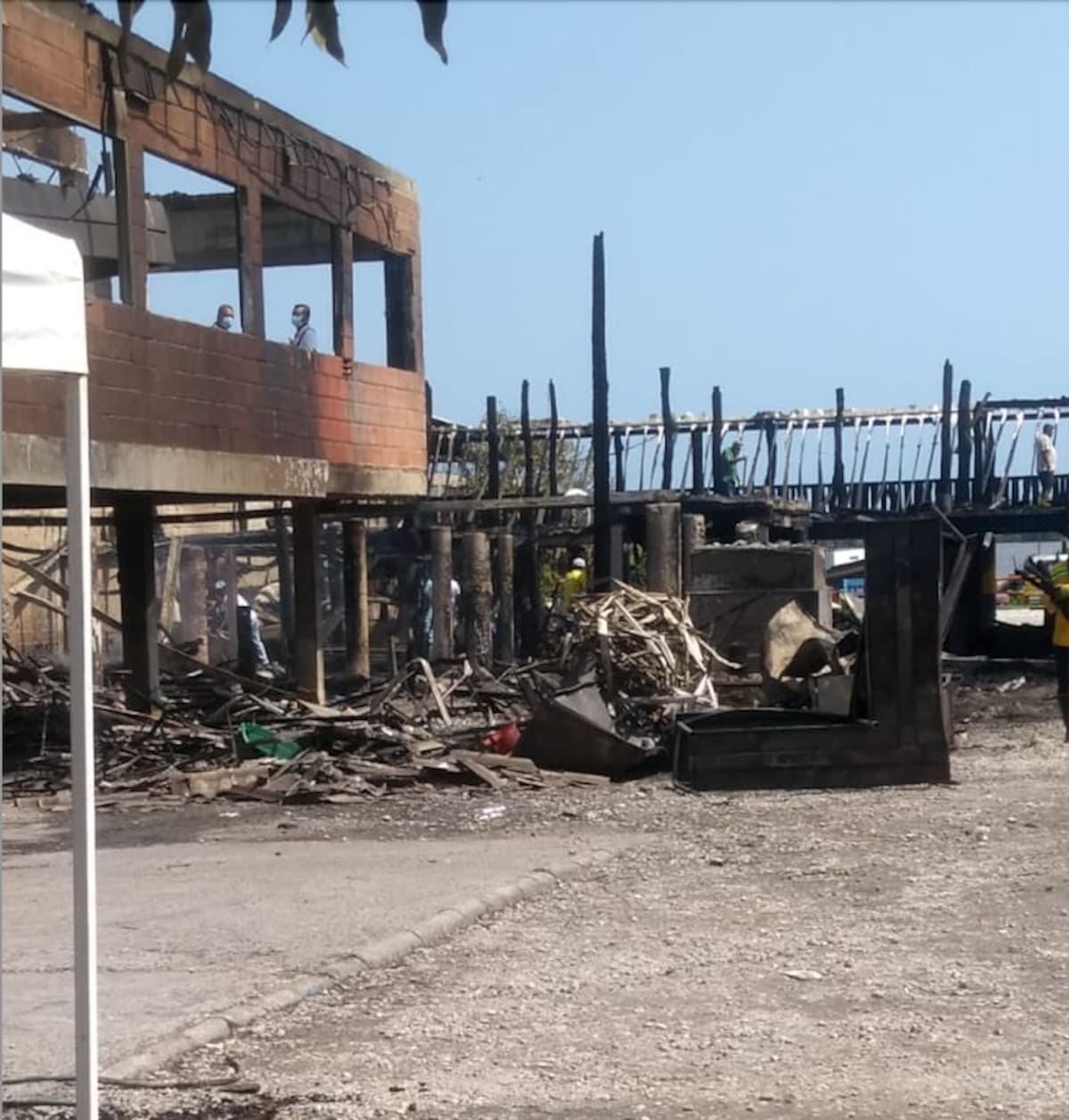 Así quedó el Restaurante El Carmen que se incendió la noche de este sanador y de marzo en el barrio Las Flores de Barranquilla.//Cortesía Red de Cooperantes.