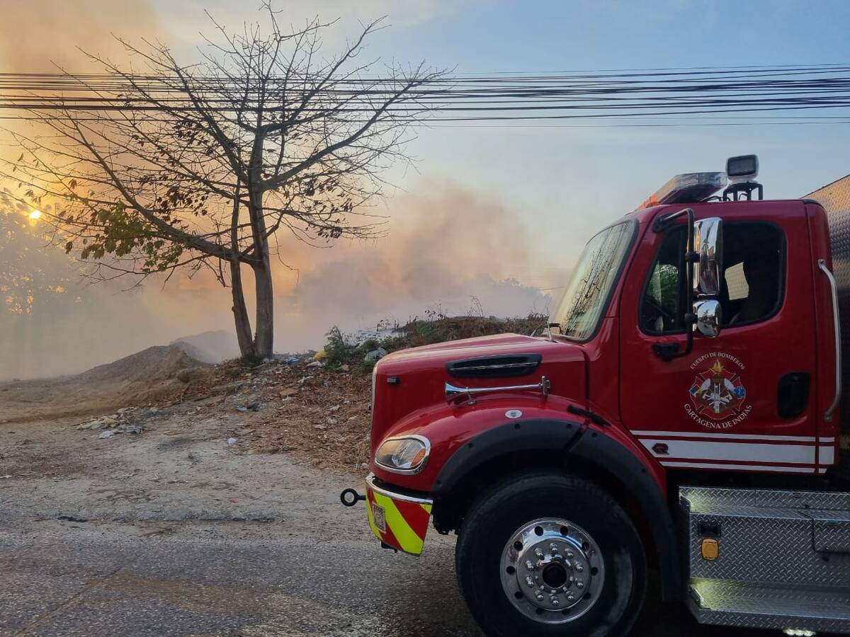 El Cuerpo de Bomberos logró controlar la emergencia. //Foto: cortesía
