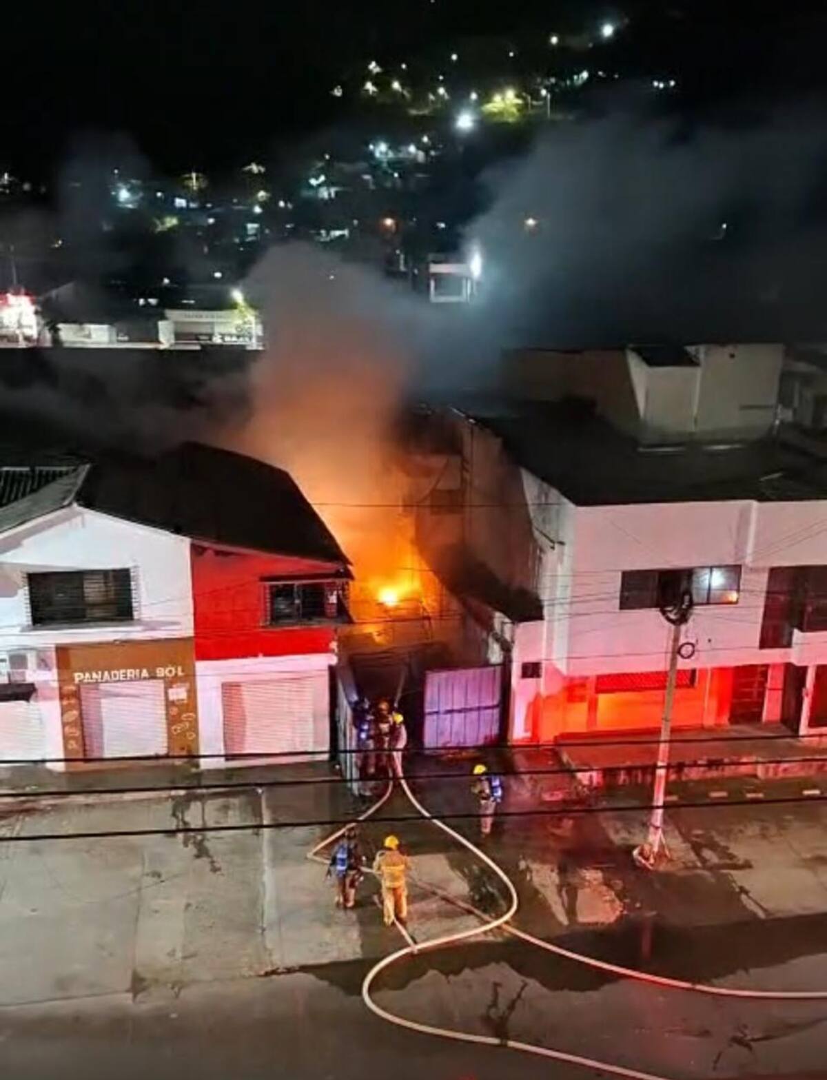 Las causas del incendio son materia de investigación por parte de las autoridades correspondientes.