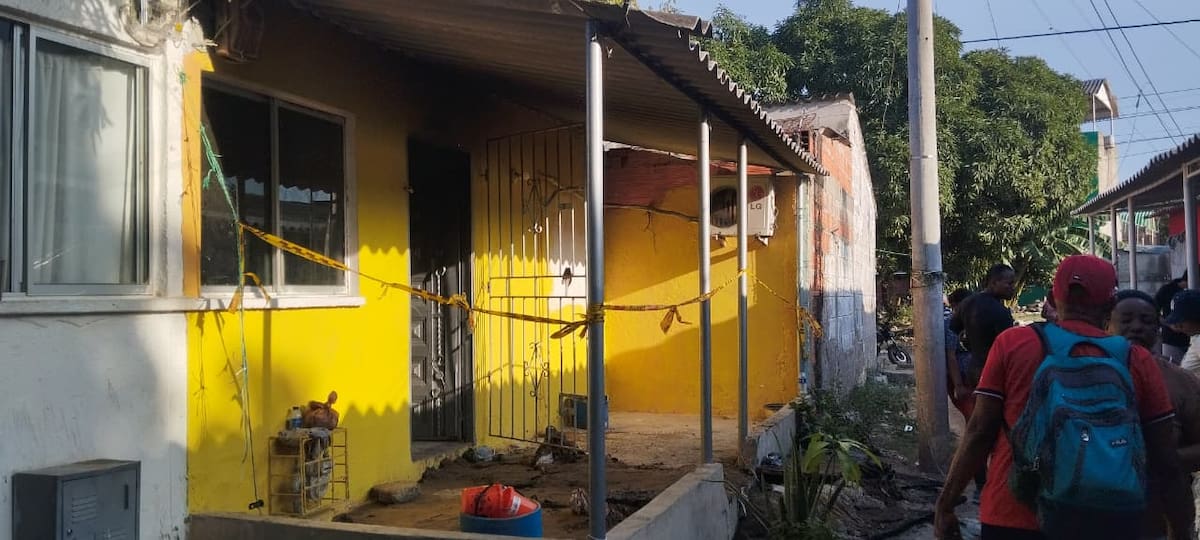 El inmueble fue acordonado por los organismos de socorro: Foto: El Universal