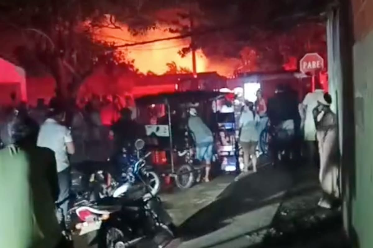 ¡Qué tragedia! Se incendiaron 2 restaurantes en el barrio Las Flores