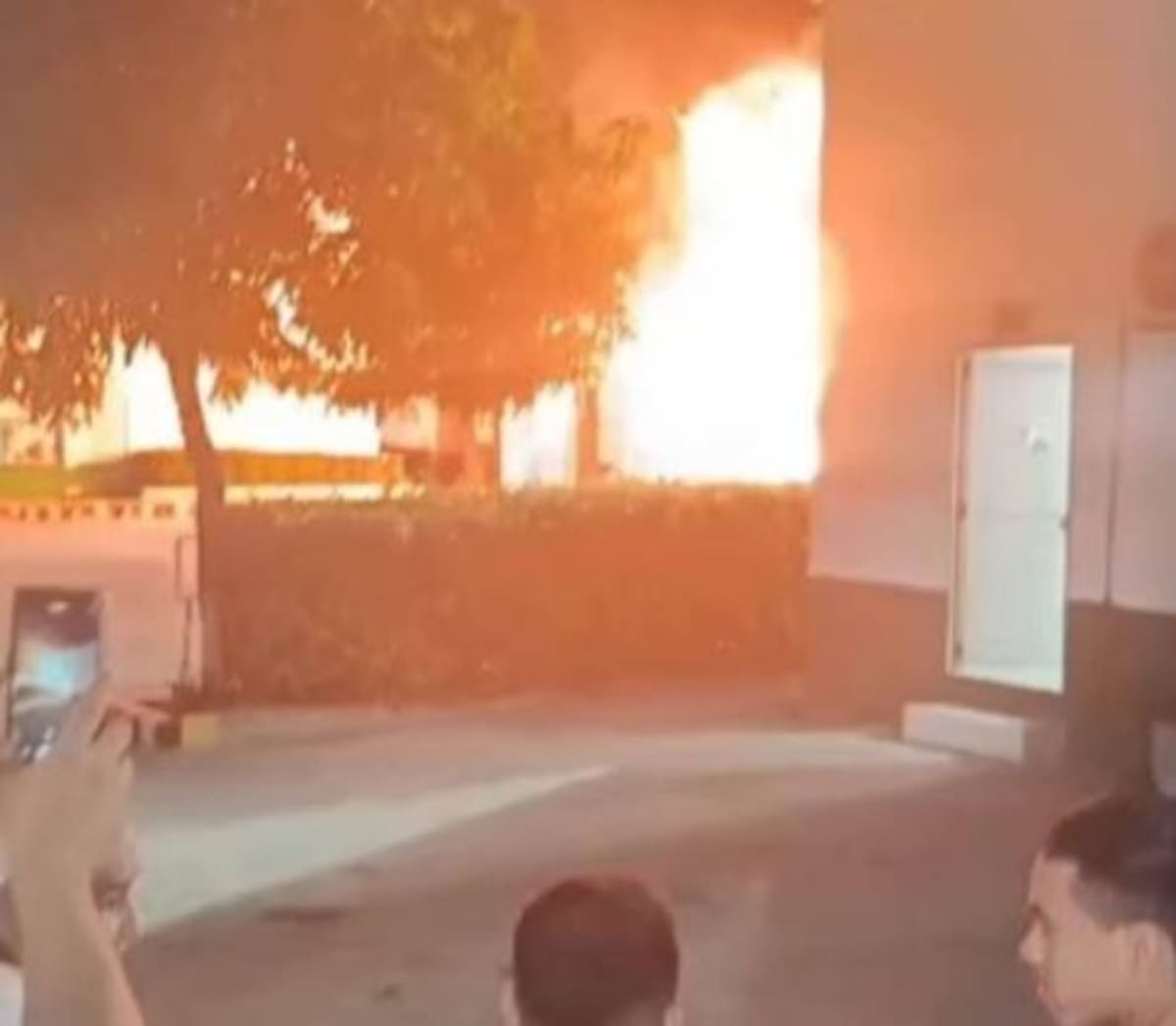 Incendio en planta de Campollo, en Arjona. Foto tomada de Noticias del Mediodía.