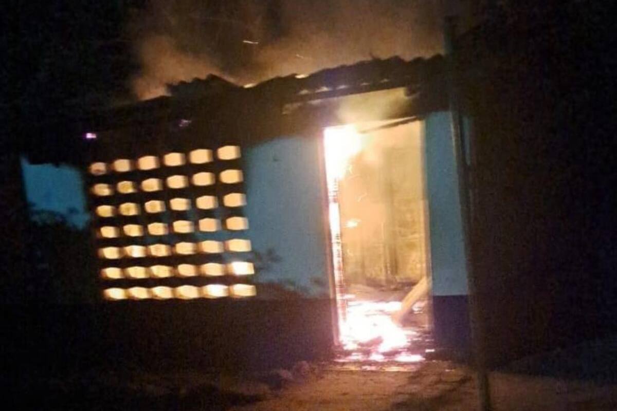 Emergencia: incendio desapareció sala de profesores en un colegio de Bolívar