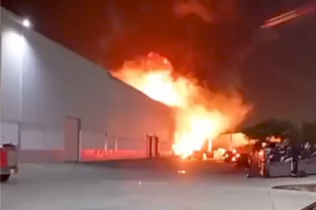 Incendio destruyó una bodega de fábrica de colchones en Galapa, Atlántico
