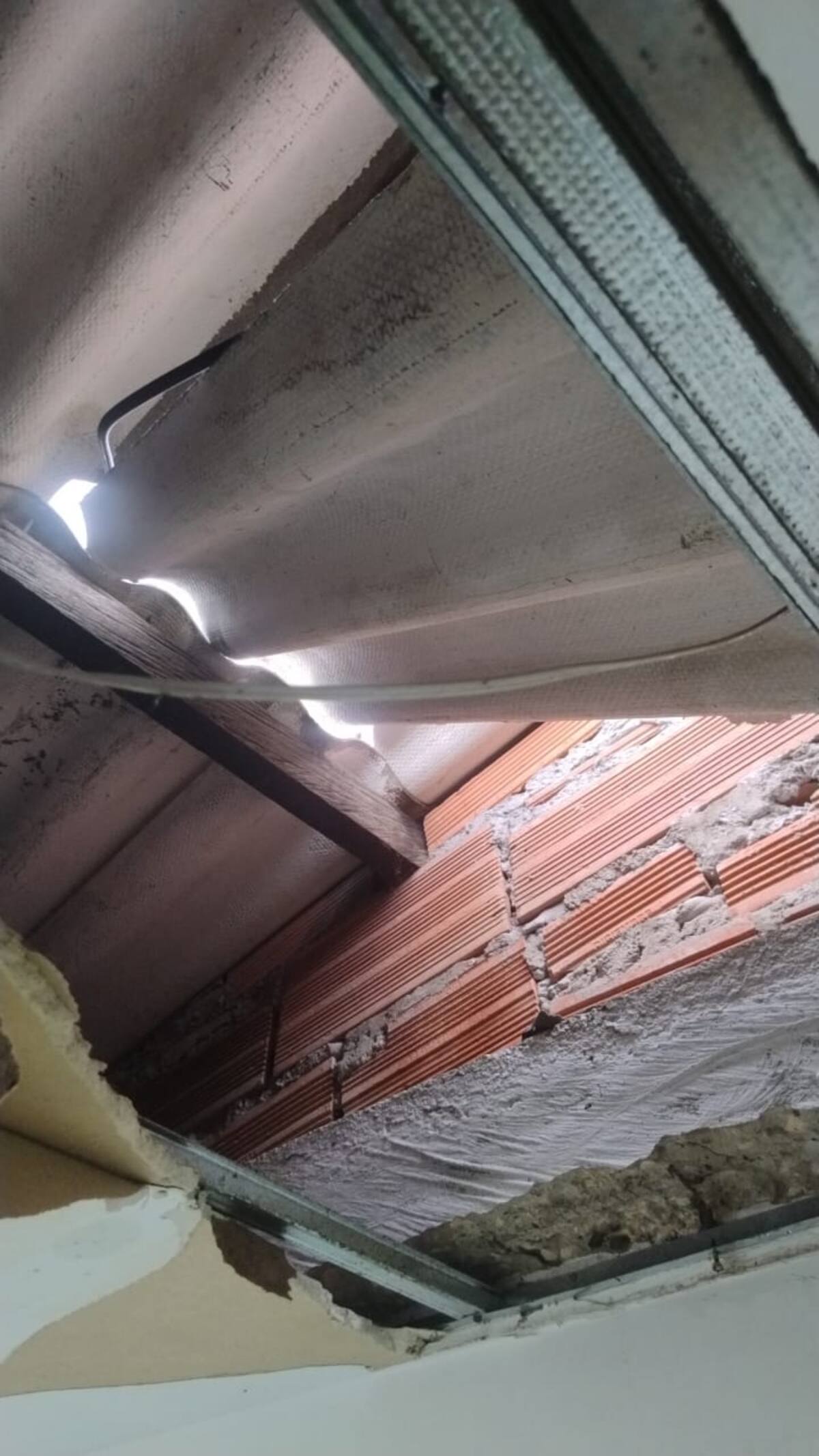 Techo del apartamento en el barrio San José de los Campanos. // Cortesía