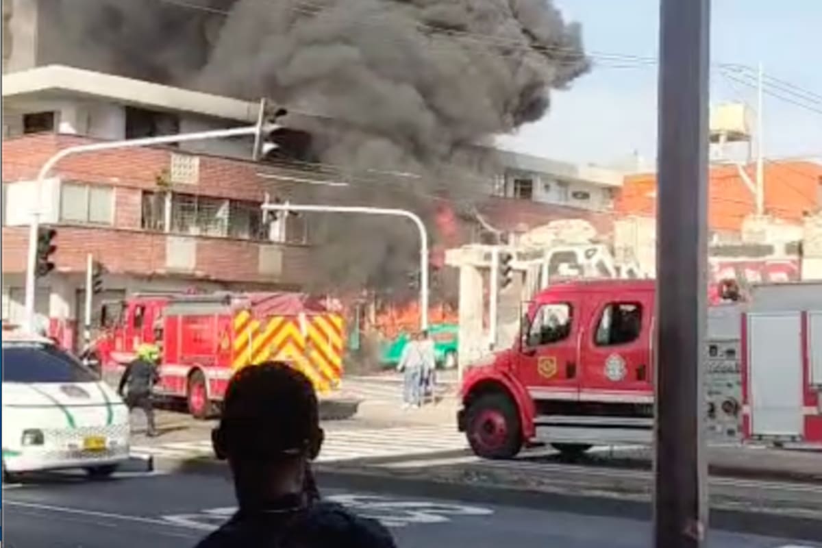 Incendio de bus de servicio público generó zozobra y angustia en Barranquilla