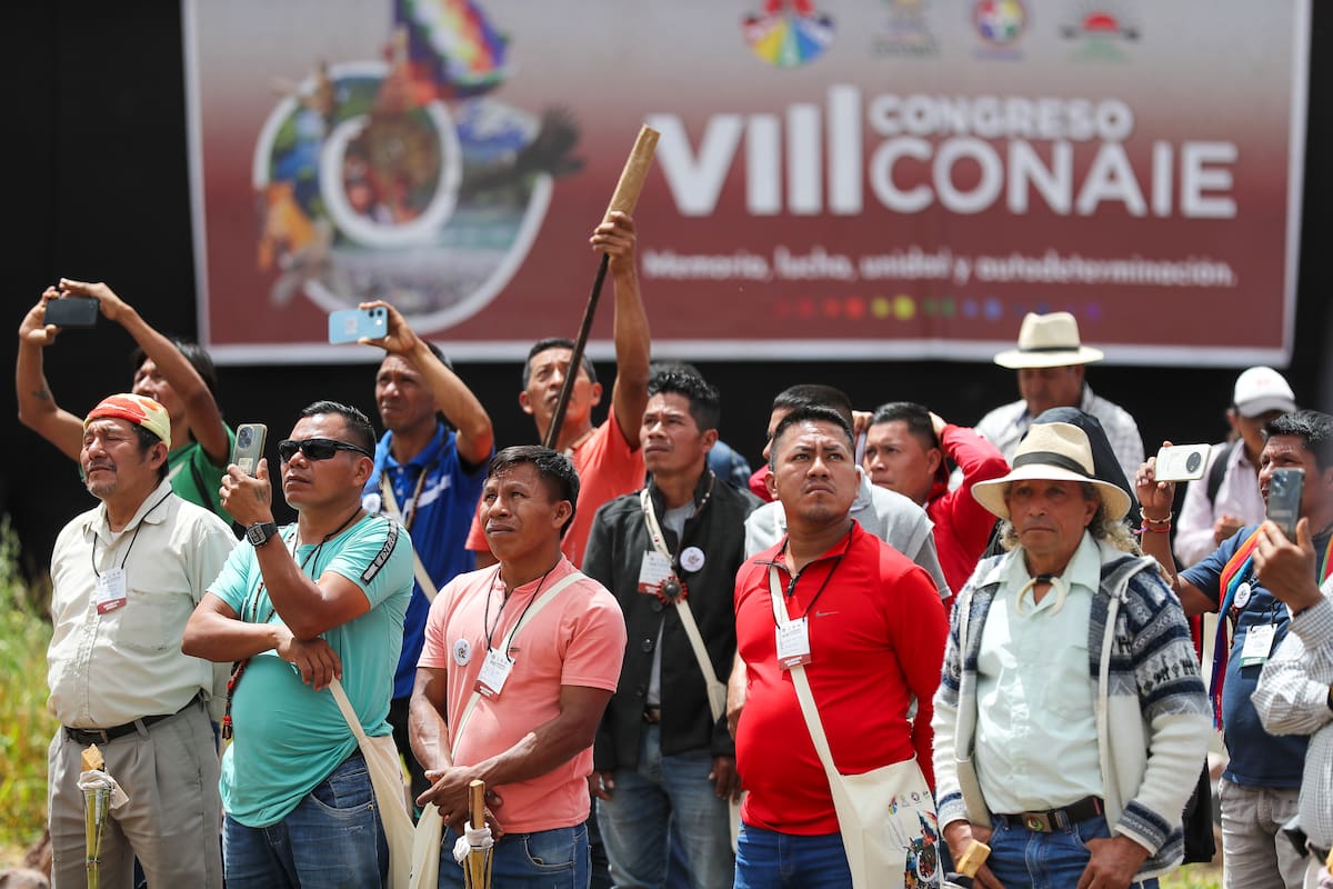 Paro nacional indefinido en Ecuador: indígenas protestan contra la subida del diésel