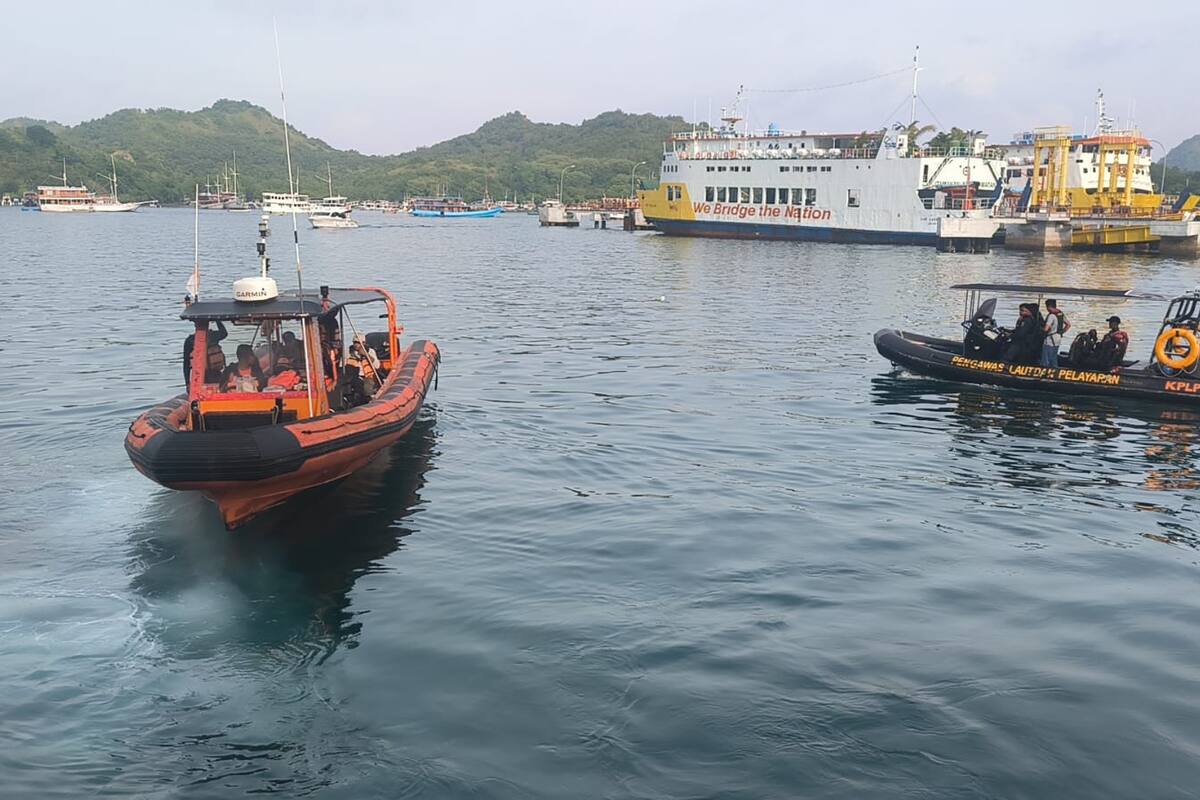Cuatro personas desaparecidas tras naufragio de barco turístico en Indonesia