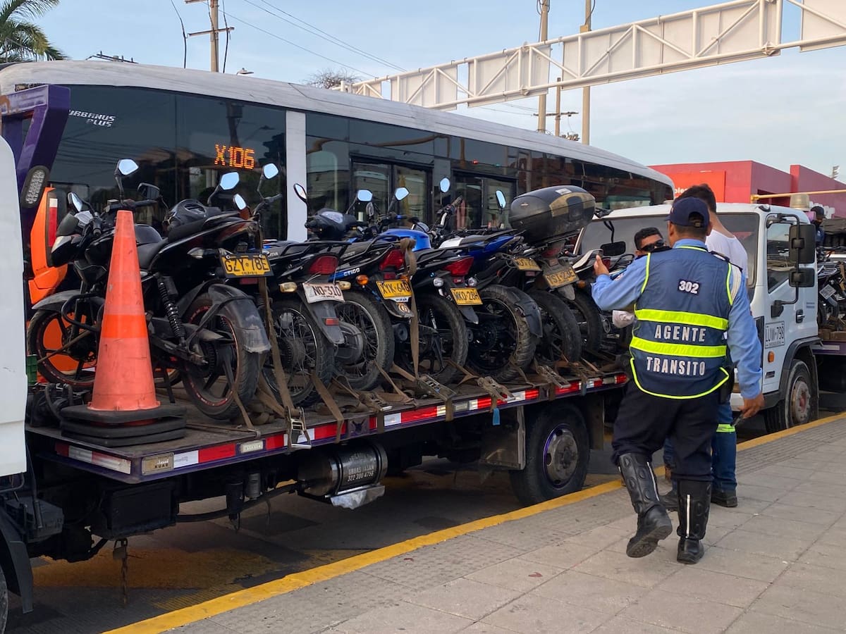 El DATT realizó operativo de control a motocicletas en estación de Los Cuatro Vientos. // Foto: cortesía