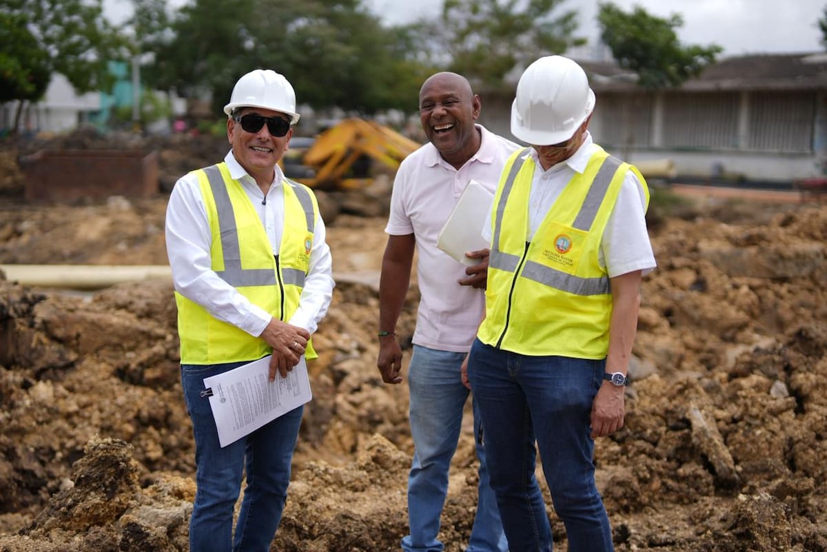 Inspección a las obras del puente que conecta Las Palmeras y Las Palmeritas. // Foto: cortesía - Alcaldía de Cartagena.