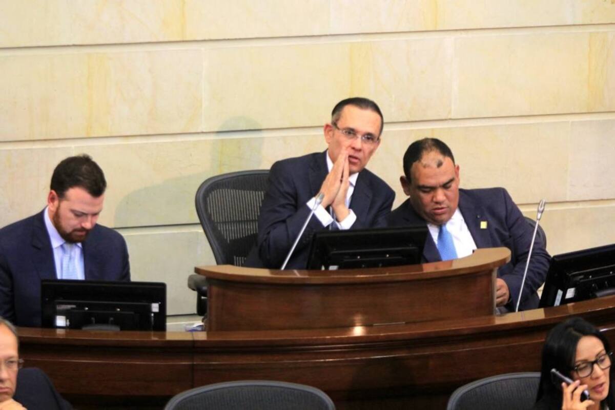 ¿Gobierno pone a tambalear la cantada presidencia de Efraín Cepeda en el Senado?