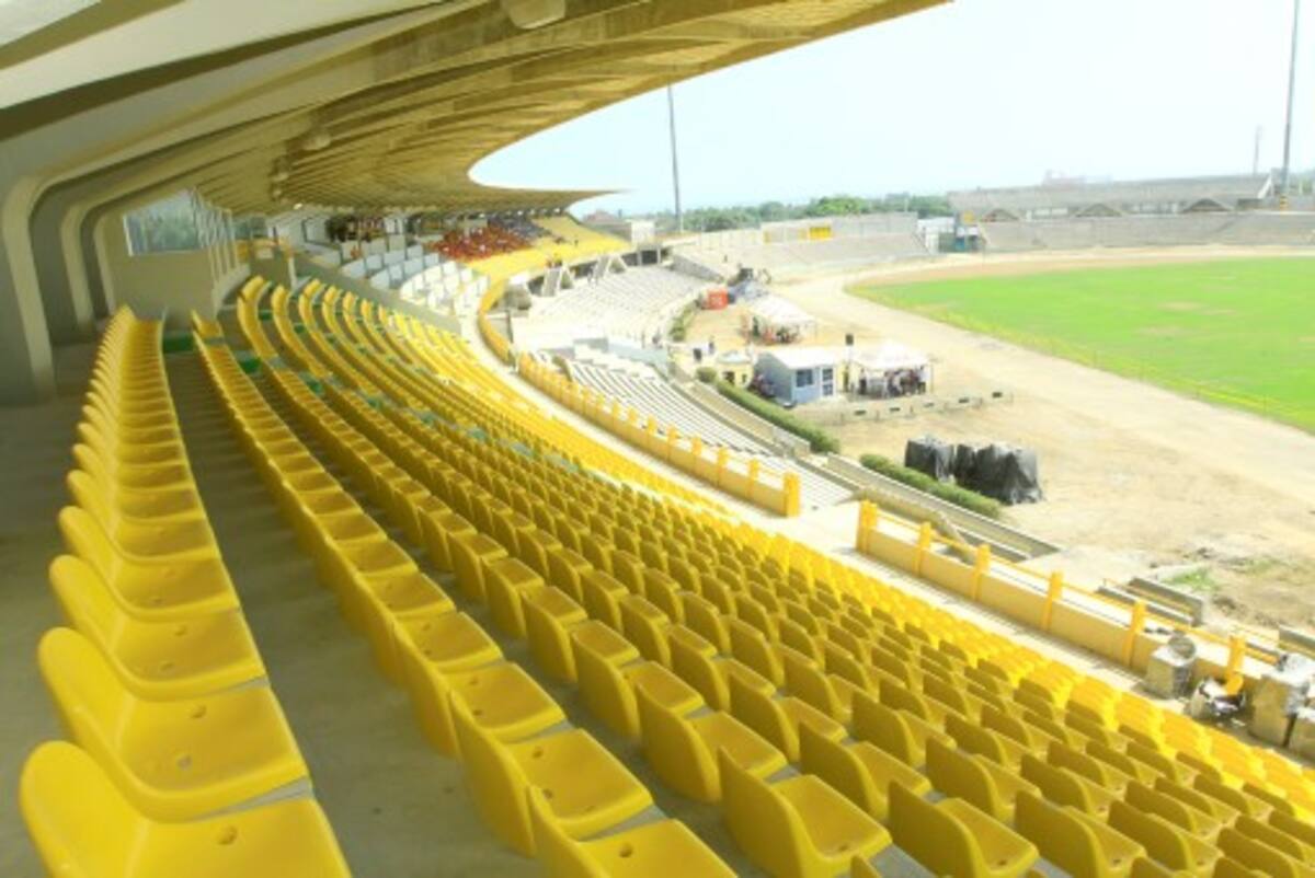 Estadio Jaime Morón León luce imponente. La silletería fue puesta en su totalidad en occidental alta (sólo faltan las zonas VIP). La grama se ve verde en una buena parte del terreno de juego. FOTOS JULIO CASTAÑO/EL UNIVERSAL
