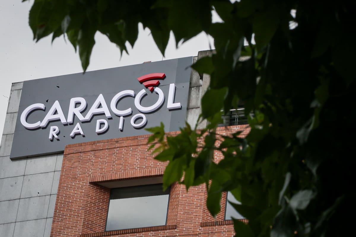 SIC mantiene investigación por presunta integración entre Caracol Radio y Canal Uno