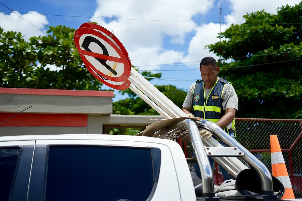 Prohiben parqueo y circulación de vehículos de carga pesada en Martínez Martelo