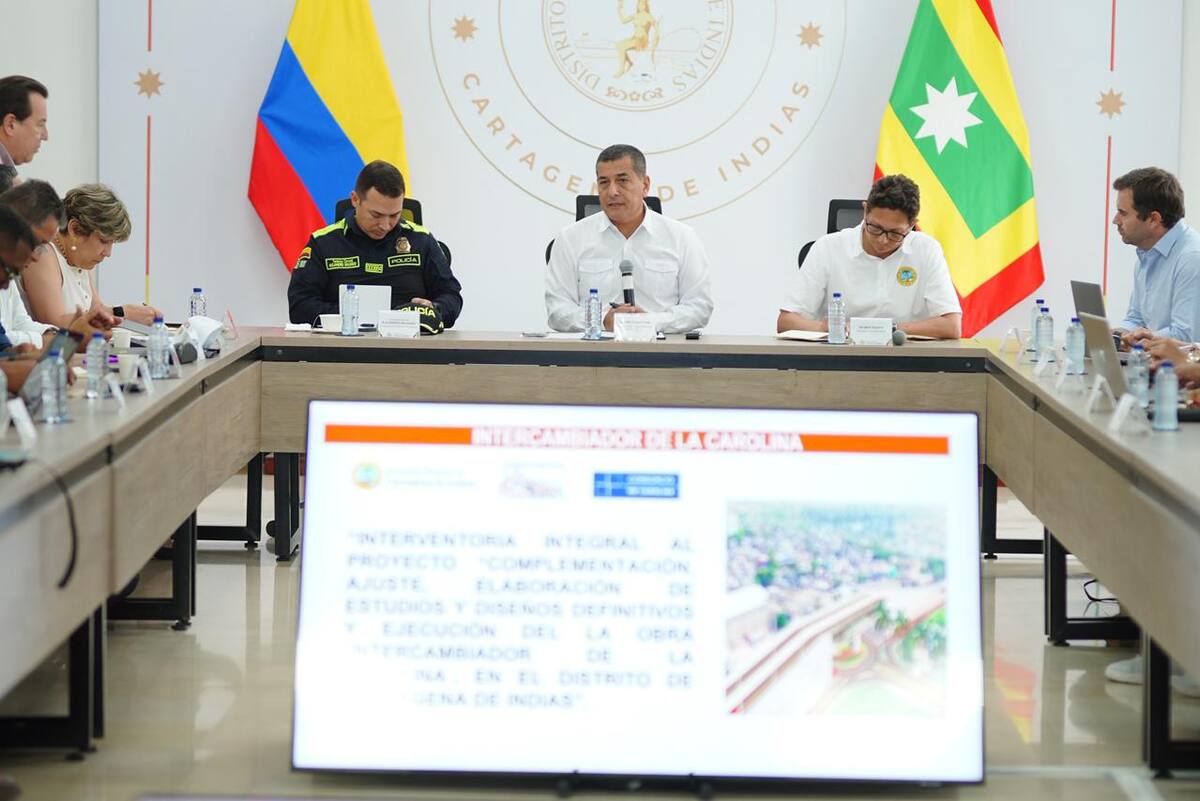 El alcalde de Cartagena, Dumek Turbay Paz, lideró una mesa de trabajo con Mota Engil, contratista de Intercambiador de La Carolina, y con el Consorcio Perseverar La Carolina, interventor de la obra. // Foto: Cortesía - Alcaldía de Cartagena.