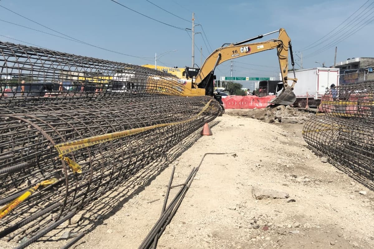 Empieza construcción de bases de puentes del intercambiador vial de La Carolina