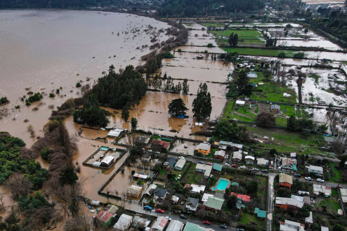 Más de 550 viviendas dañadas y centenares de personas aisladas por lluvias en Chile