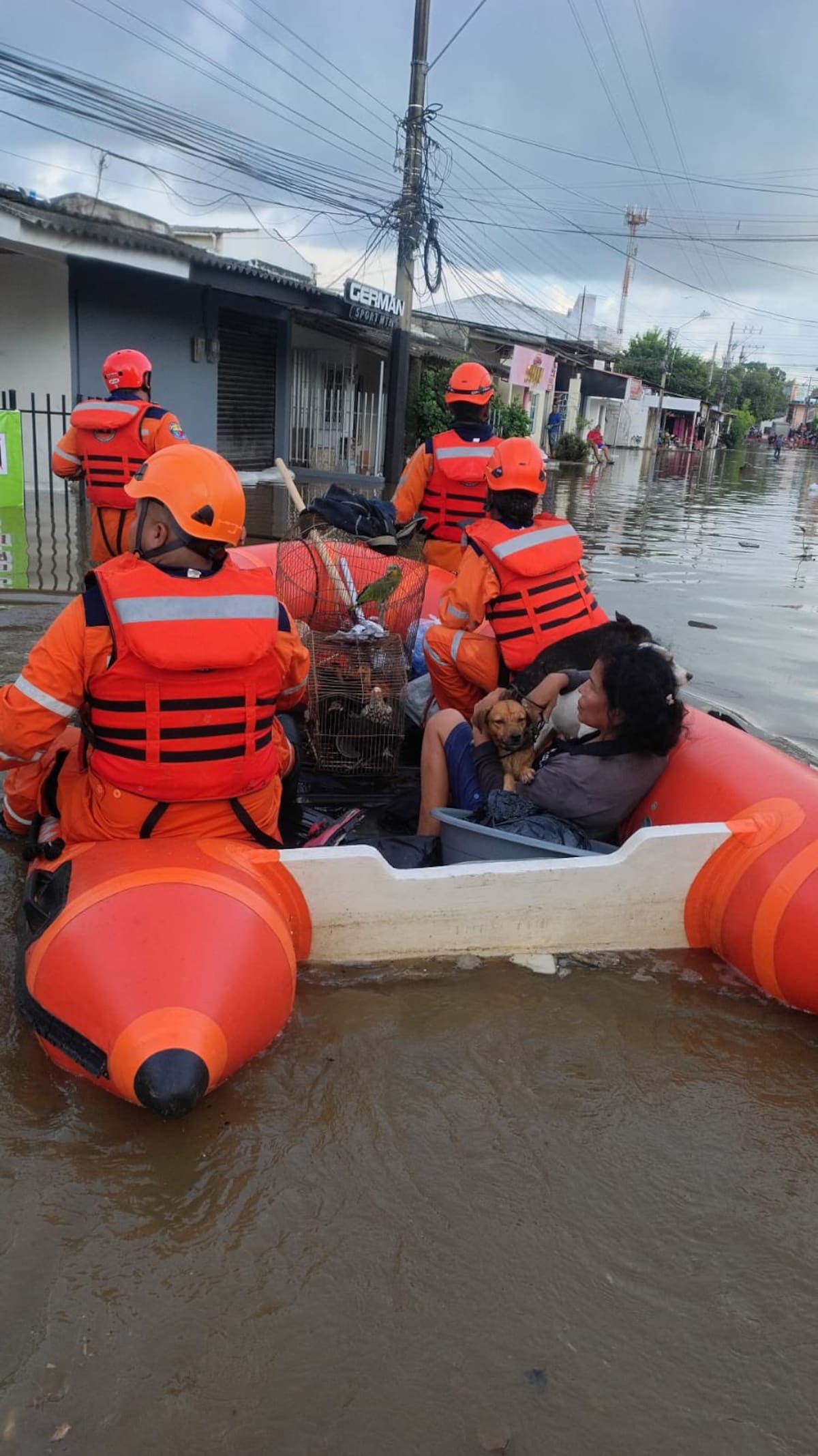 Organismos de socorro en inundaciones en el departamento de Córdoba. // Foto: Cortesía - Gobernación de Córdoba.