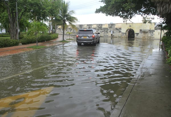 En fotos: Inundaciones en Manga por subida de la marea, residentes piden soluciones