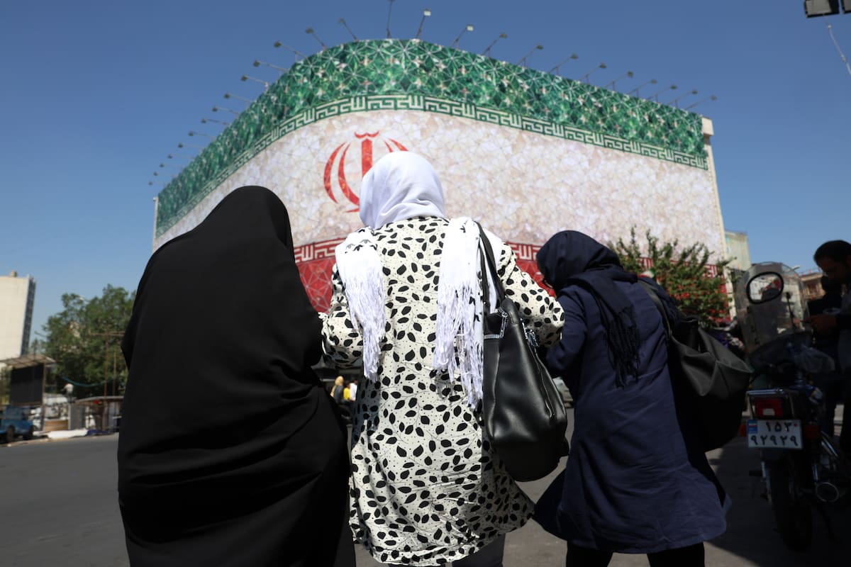 Irán castiga con 74 latigazos a una artista por presentarse sin velo en internet