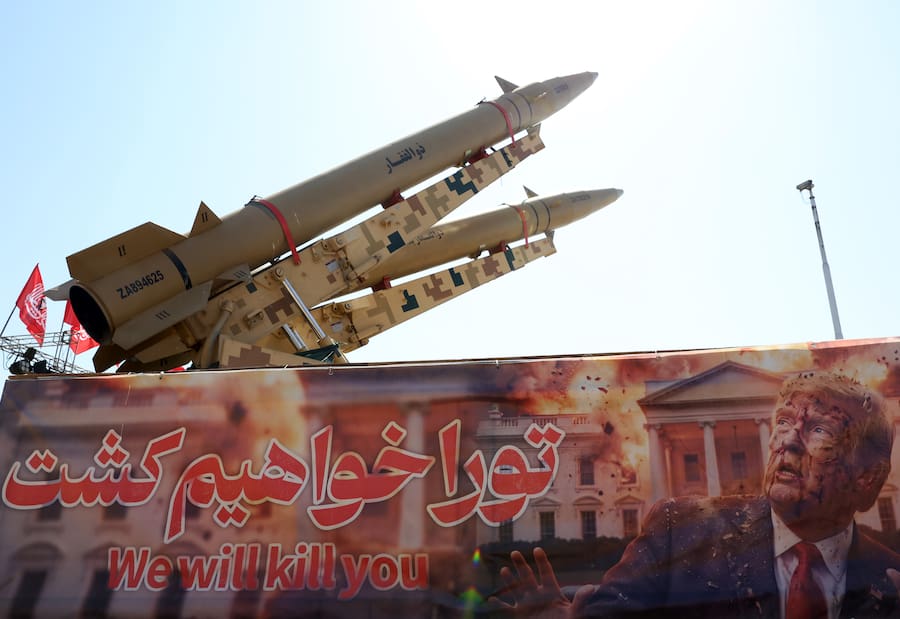 Irán amenaza con considerar “enemigos” a países que apoyen la guerra económica de Estados Unidos