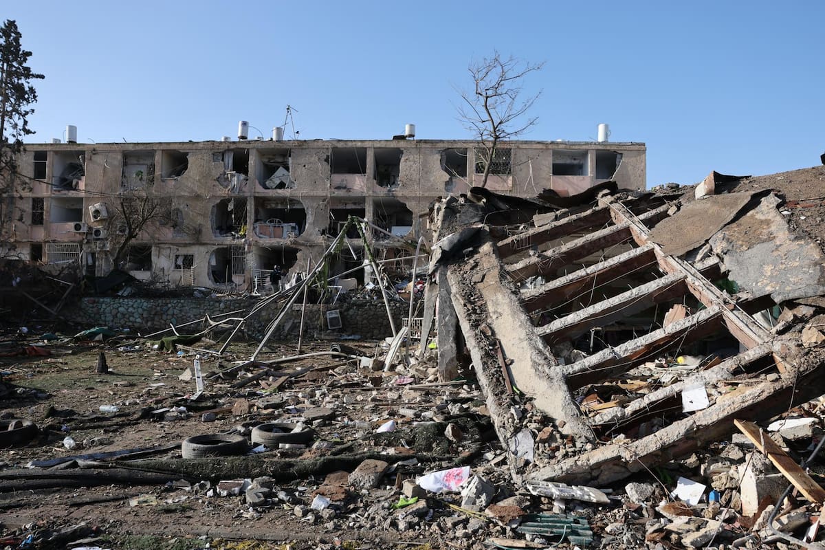 Irán denuncia muerte de más de 200 niños y ataques a centros de salud