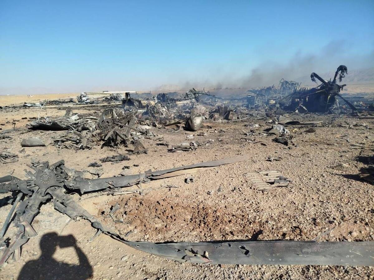 TEHERÁN, 05/04/2026.- Imagen difundida este domingo por la agencia iraní Tasnim, que según afirma la misma agencia, muestra los restos de dos helicópteros Black Hawk y un avión de transporte militar C130 del Ejército de EE.UU derribados. Irán afirmó este domingo que frustró un intento de Estados Unidos de rescatar al piloto de un caza derribado, en una operación en la que, según Teherán, fueron alcanzadas cuatro aeronaves, después de que el presidente estadounidense, Donald Trump, dijera que habían rescatado con vida al militar. EFE/ Tasnim News - SOLO USO EDITORIAL/SOLO DISPONIBLE PARA ILUSTRAR LA NOTICIA QUE ACOMPAÑA (CRÉDITO OBLIGATORIO) -