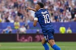 Video: Kylian Mbappé le responde a Messi y anota el primero de Francia