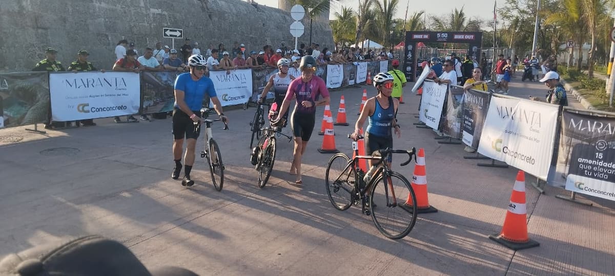 Así se vive el Ironman 5150 este domingo en Cartagena. // Foto: Óscar Díaz - El Universal.