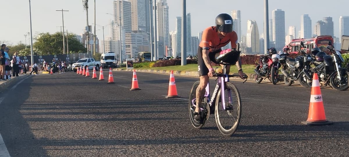 Así se vive el Ironman 5150 este domingo en Cartagena. // Foto: Óscar Díaz - El Universal.