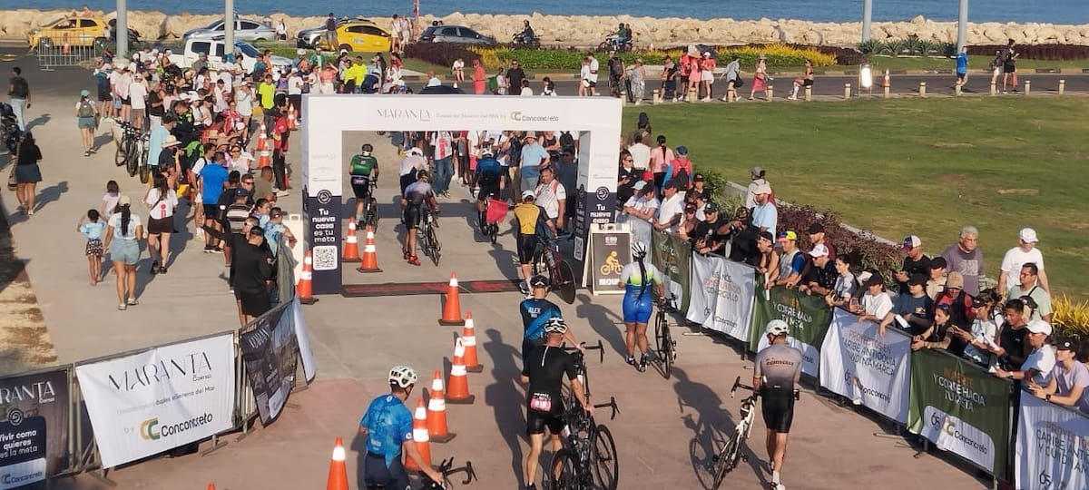Así se vive el Ironman 5150 este domingo en Cartagena. // Foto: Óscar Díaz - El Universal.