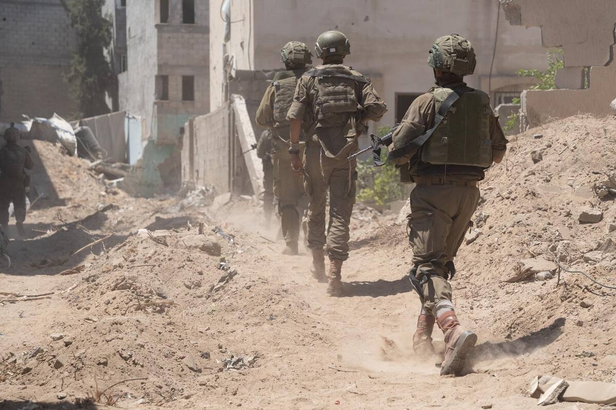 Israel bombardea el centro de gaza y deja un centenar de personas desplazadas