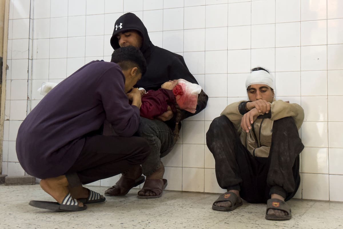 Heridos en el hospital Alahli en Ciudad de Gaza, al norte de la Franja. //EFE