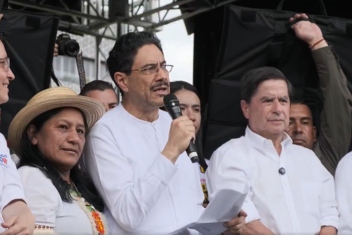 Iván Cepeda reafirma vínculos de Uribe con narcos y paramilitares