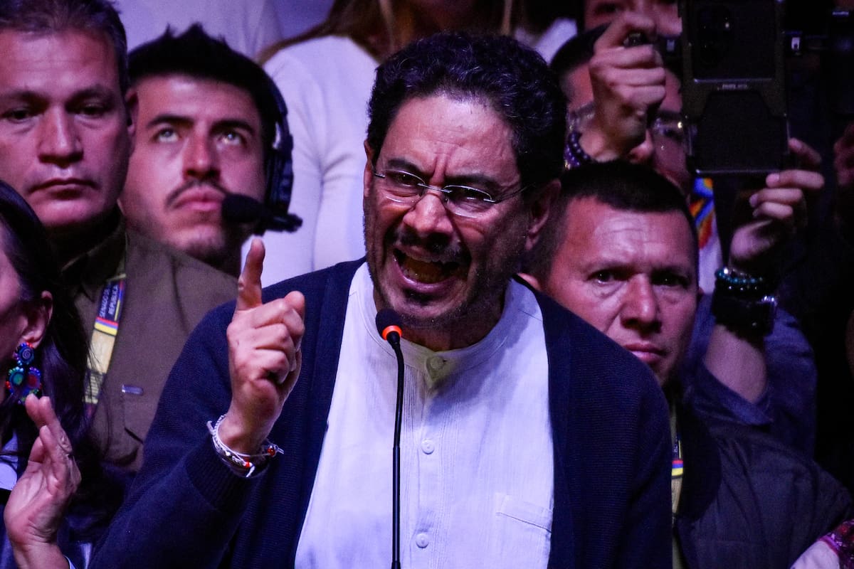 El candidato presidencial Iván Cepeda en medio un discurso ante sus simpatizantes . // Foto: Colprensa - Cristian Bayona.