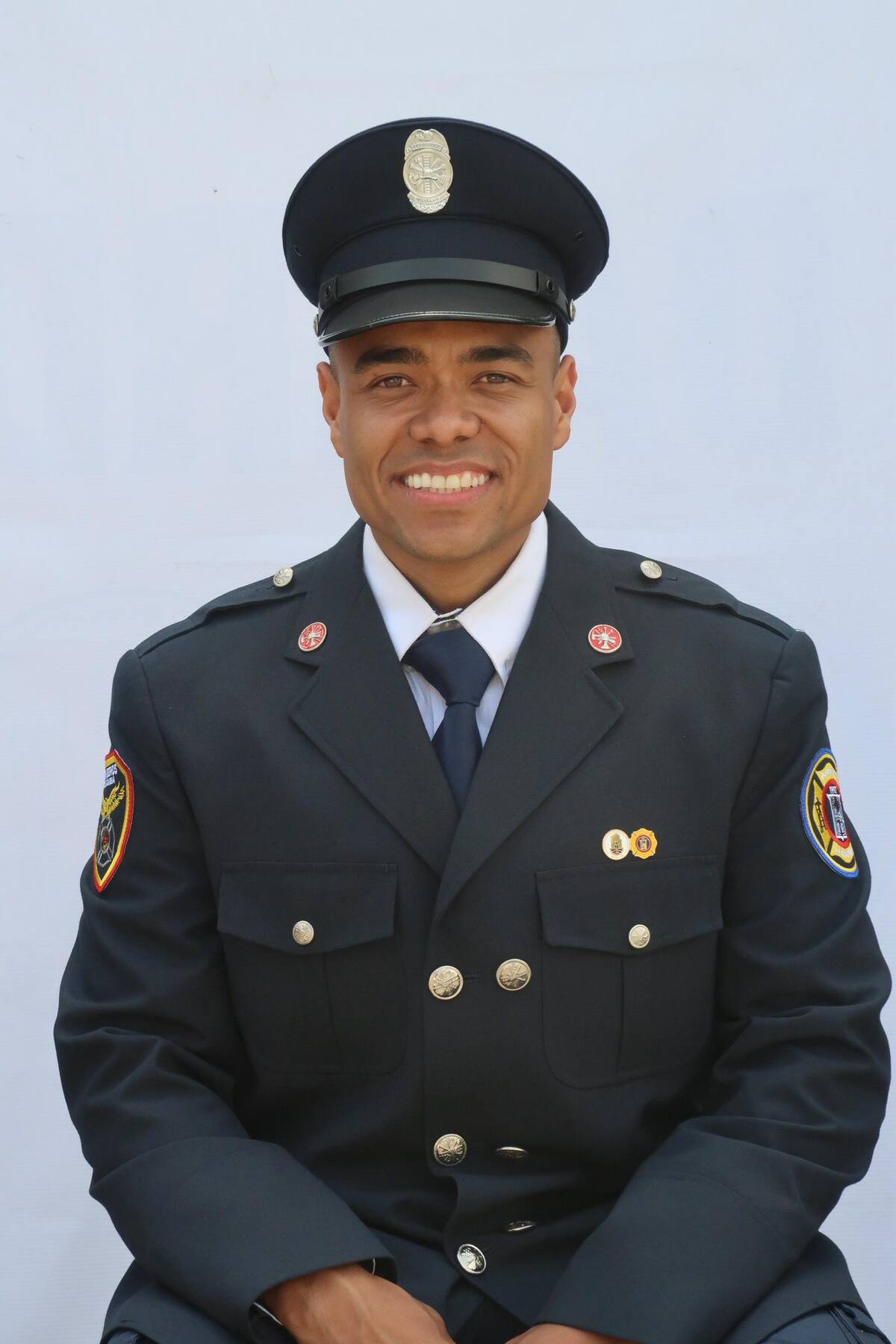 Iván Darío Posada Gómez, de 34 años, bombero que perdió la vida en incendio en Medellín. // Foto: tomada de las redes sociales del alcalde de Medellín, Federico Gutiérrez.