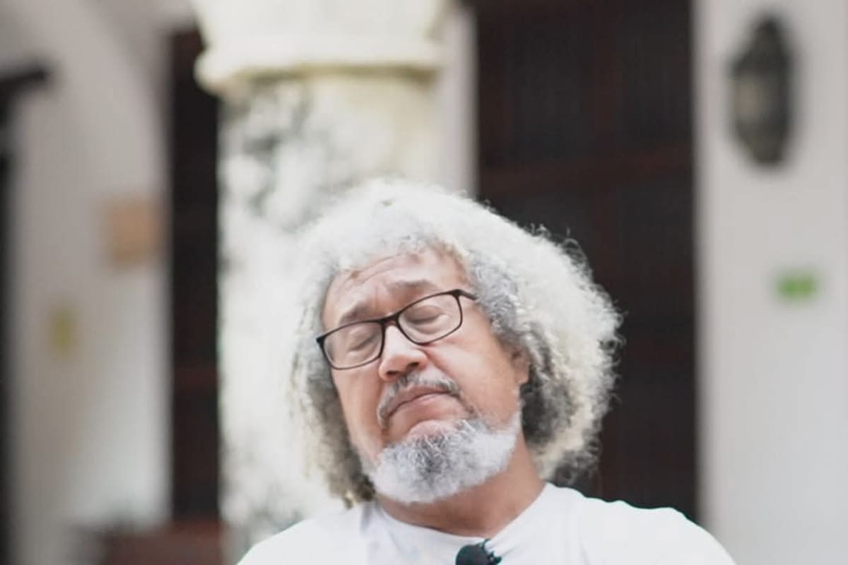 Entre la memoria, el teatro y la vida / Entrevista con Iván González García